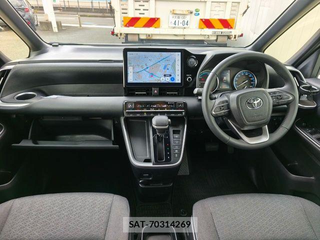 Toyota VOXY HYBRID 2023-10 8102650-8