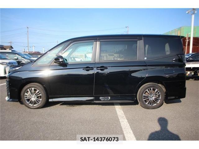 Toyota VOXY HYBRID 2023-11 8102662-10