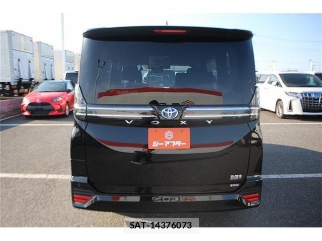 Toyota VOXY HYBRID 2023-11 8102662-12