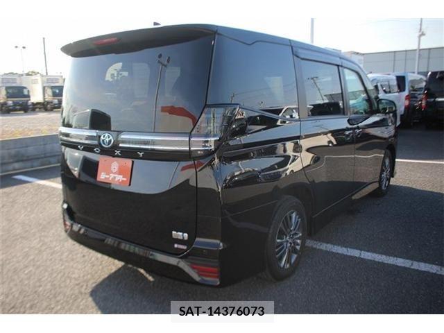 Toyota VOXY HYBRID 2023-11 8102662-13