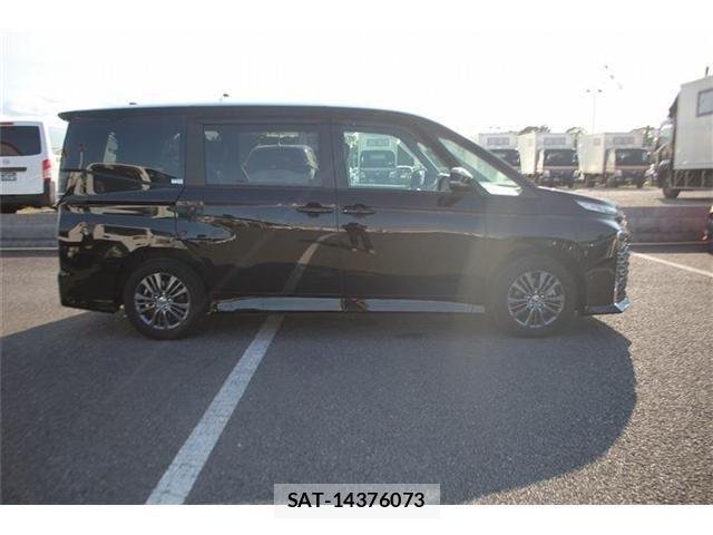 Toyota VOXY HYBRID 2023-11 8102662-14