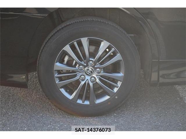 Toyota VOXY HYBRID 2023-11 8102662-16
