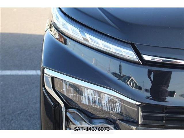Toyota VOXY HYBRID 2023-11 8102662-19