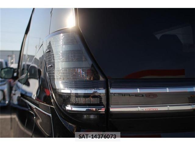 Toyota VOXY HYBRID 2023-11 8102662-22