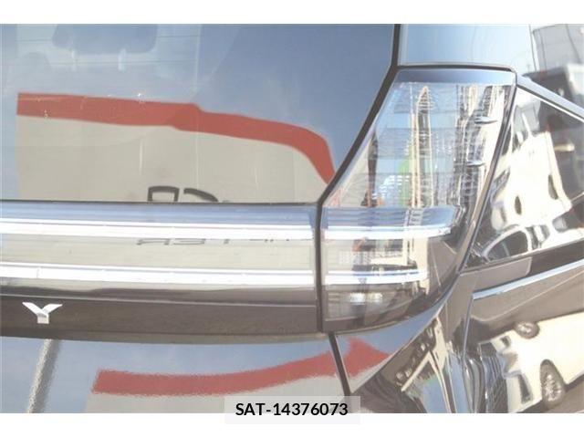 Toyota VOXY HYBRID 2023-11 8102662-23