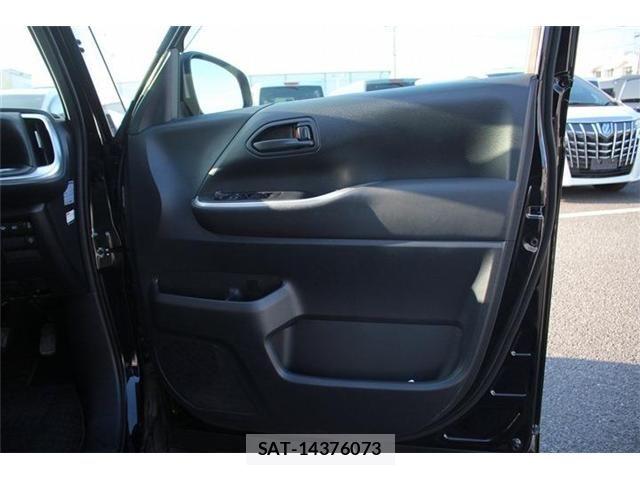 Toyota VOXY HYBRID 2023-11 8102662-25