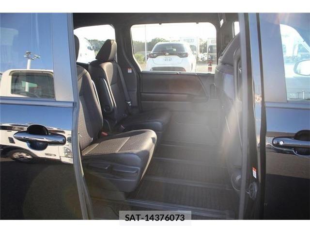 Toyota VOXY HYBRID 2023-11 8102662-28