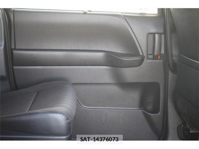 Toyota VOXY HYBRID 2023-11 8102662-29