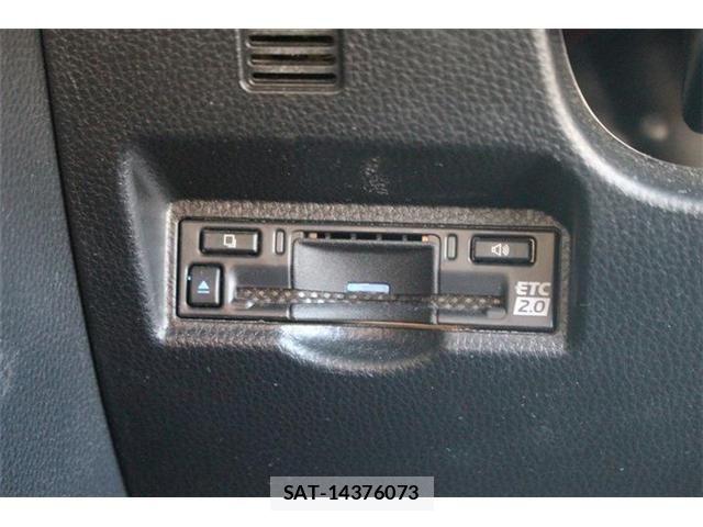 Toyota VOXY HYBRID 2023-11 8102662-4