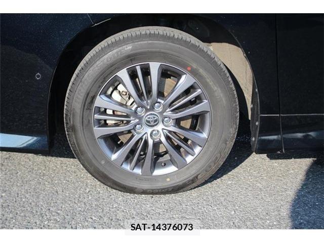 Toyota VOXY HYBRID 2023-11 8102662-6
