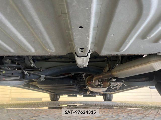 Toyota VOXY HYBRID 2016-03 8102677-18