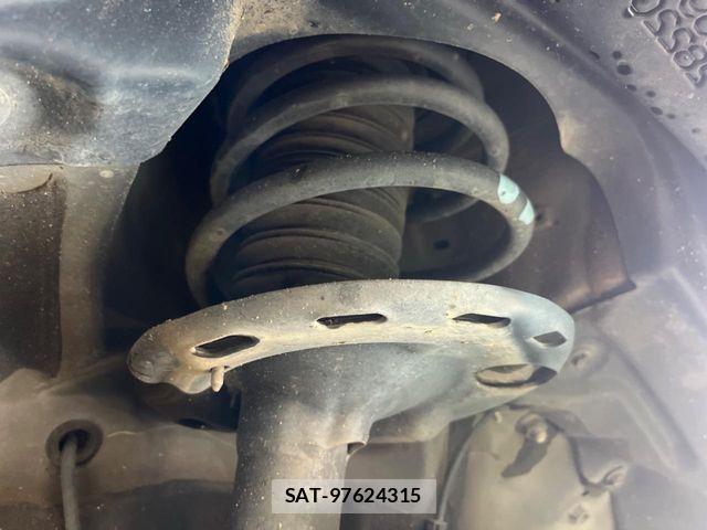 Toyota VOXY HYBRID 2016-03 8102677-19