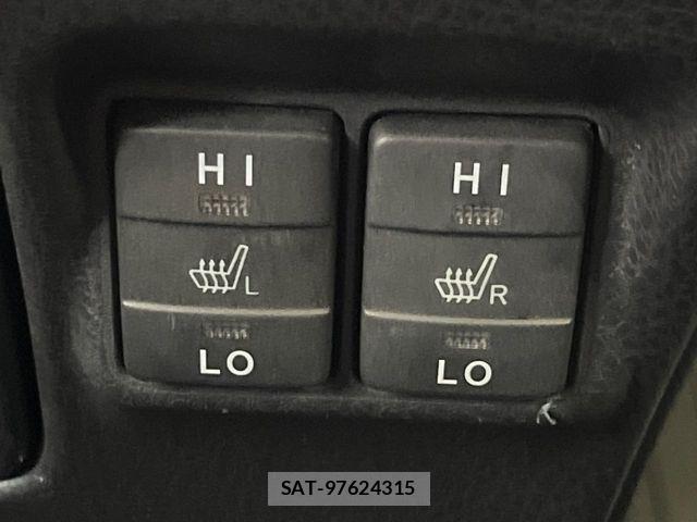 Toyota VOXY HYBRID 2016-03 8102677-7