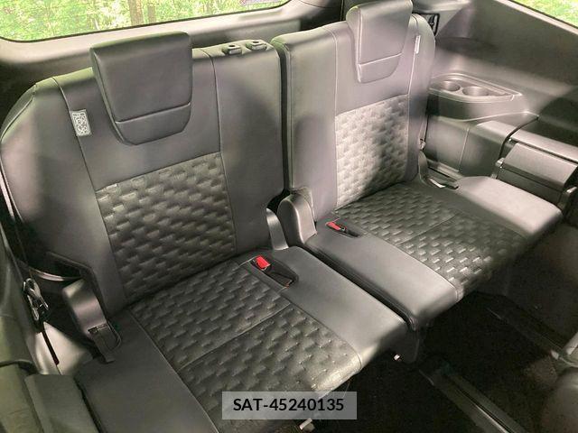 Toyota VOXY HYBRID 2023-08 8102649-9