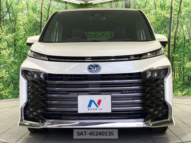 Toyota VOXY HYBRID 2023-08 8102649-14