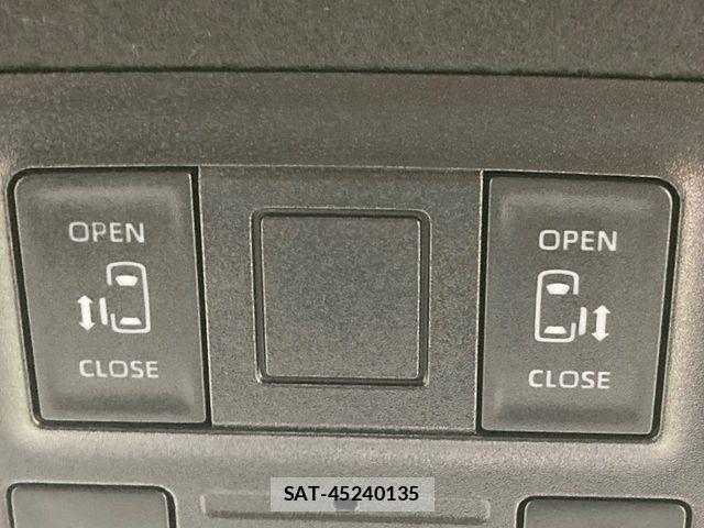Toyota VOXY HYBRID 2023-08 8102649-4