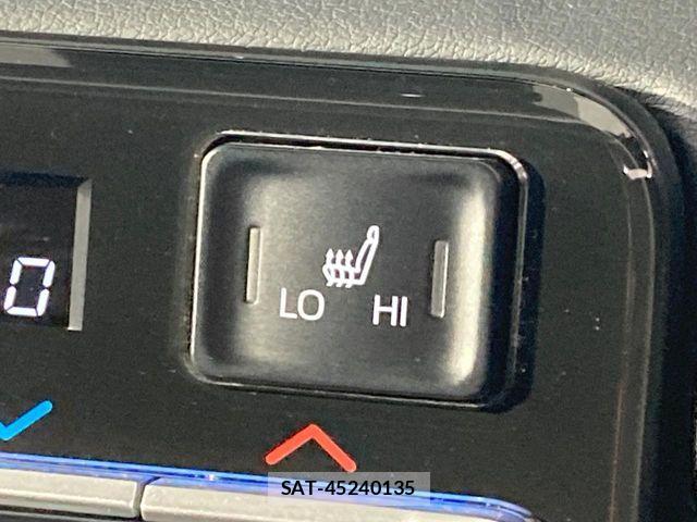 Toyota VOXY HYBRID 2023-08 8102649-6