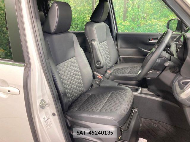 Toyota VOXY HYBRID 2023-08 8102649-7