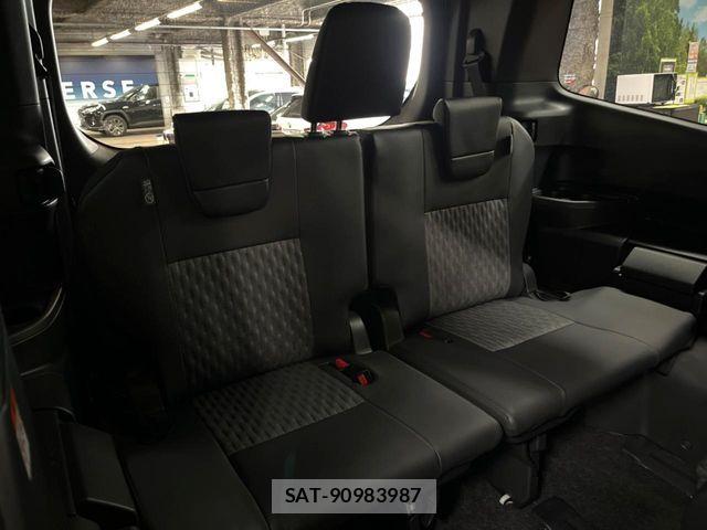 Toyota VOXY HYBRID 2026-03 8102642-9