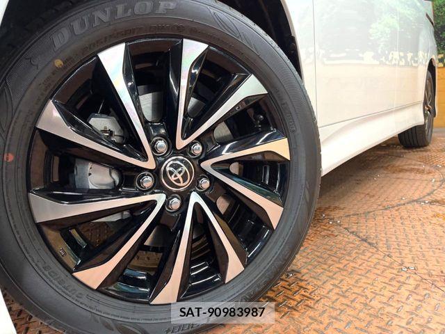 Toyota VOXY HYBRID 2026-03 8102642-12