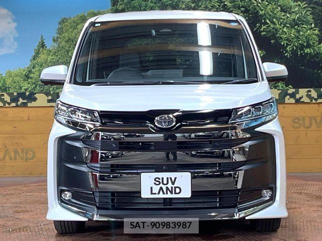 Toyota VOXY HYBRID 2026-03 8102642-13