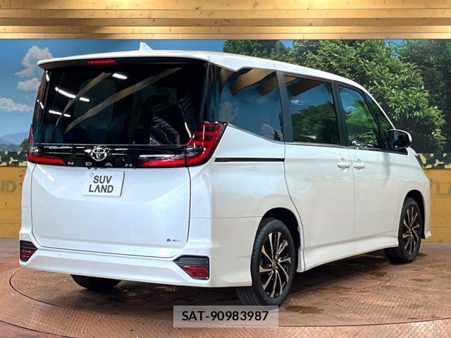 Toyota VOXY HYBRID 2026-03 8102642-16