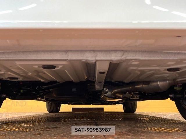Toyota VOXY HYBRID 2026-03 8102642-18