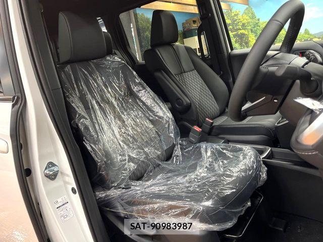 Toyota VOXY HYBRID 2026-03 8102642-7