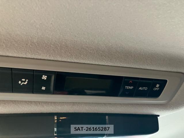 Toyota VOXY HYBRID 2015-04 8102683-14