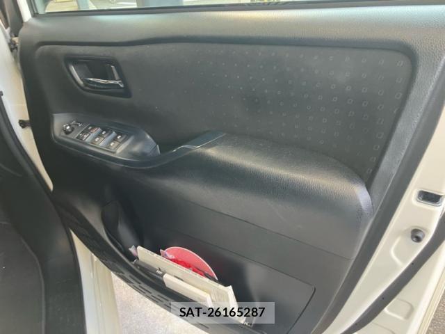 Toyota VOXY HYBRID 2015-04 8102683-16