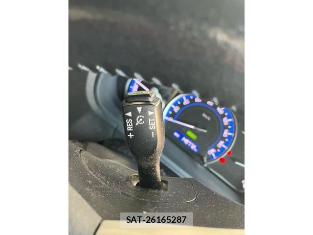 Toyota VOXY HYBRID 2015-04 8102683-25
