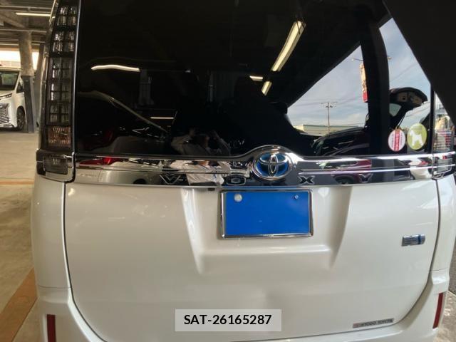 Toyota VOXY HYBRID 2015-04 8102683-4
