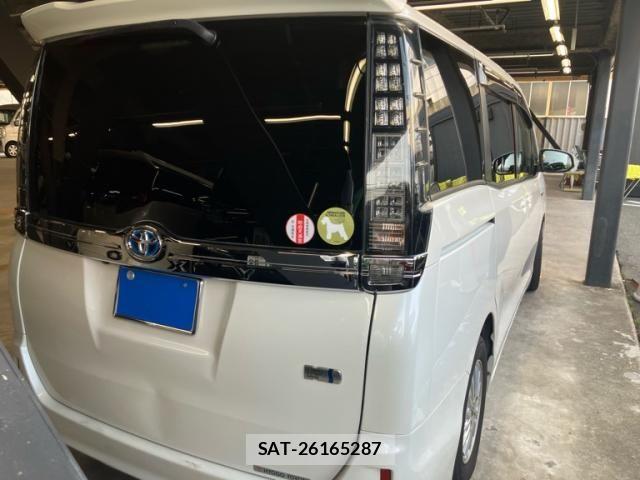 Toyota VOXY HYBRID 2015-04 8102683-5