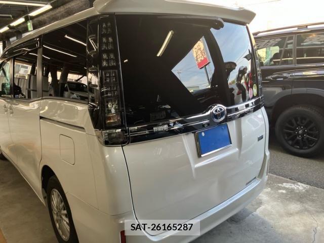 Toyota VOXY HYBRID 2015-04 8102683-6