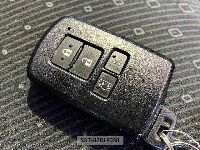 Toyota VOXY HYBRID 2019-07 8132963-13