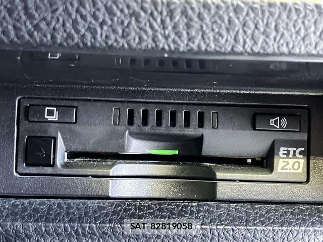Toyota VOXY HYBRID 2019-07 8132963-14