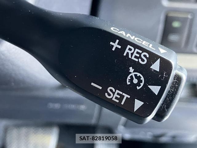 Toyota VOXY HYBRID 2019-07 8132963-15