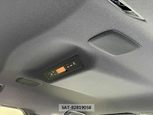 Toyota VOXY HYBRID 2019-07 8132963-16