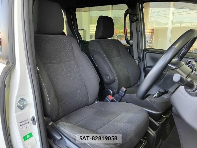 Toyota VOXY HYBRID 2019-07 8132963-17