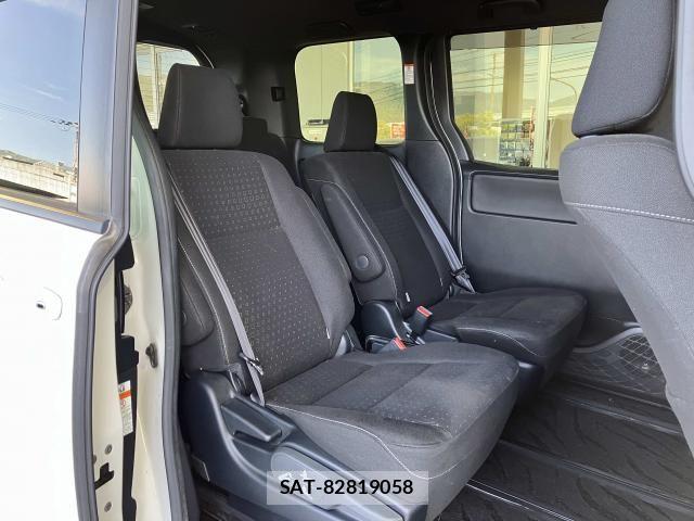 Toyota VOXY HYBRID 2019-07 8132963-18