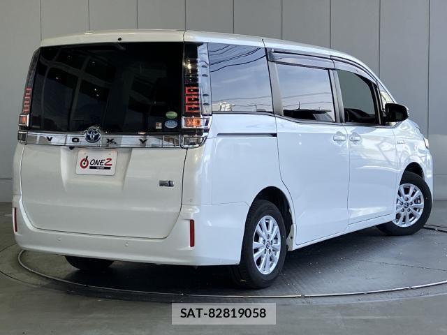 Toyota VOXY HYBRID 2019-07 8132963-1