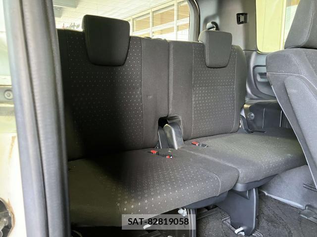 Toyota VOXY HYBRID 2019-07 8132963-19