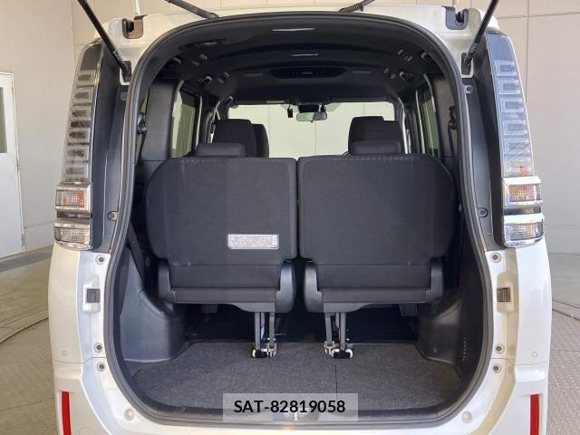 Toyota VOXY HYBRID 2019-07 8132963-20