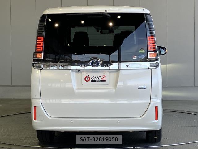 Toyota VOXY HYBRID 2019-07 8132963-27