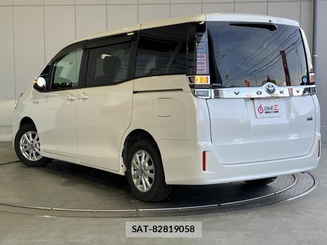 Toyota VOXY HYBRID 2019-07 8132963-28