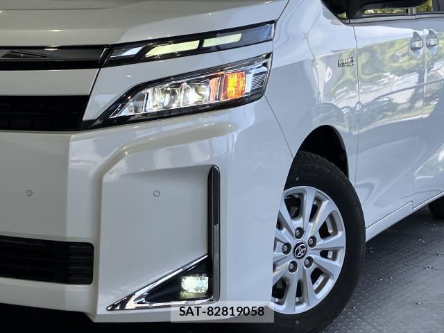 Toyota VOXY HYBRID 2019-07 8132963-3