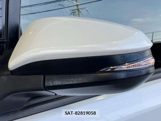 Toyota VOXY HYBRID 2019-07 8132963-4