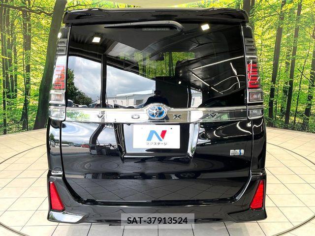 Toyota VOXY HYBRID 2017-11 8132971-15