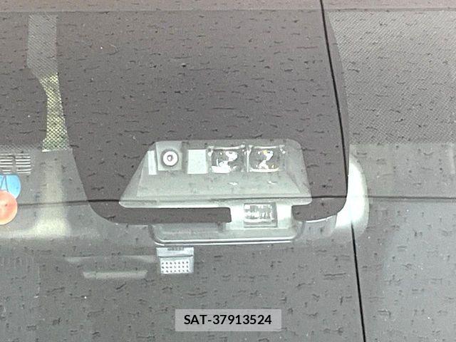 Toyota VOXY HYBRID 2017-11 8132971-5