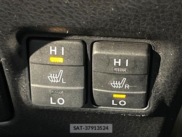 Toyota VOXY HYBRID 2017-11 8132971-7